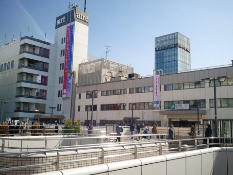 ターミナル駅の「松戸」駅。千代田線直通の常磐緩行線と「上野東京ライン」がつながる常磐線が停車し、都心へのアクセスがラクラクです。
