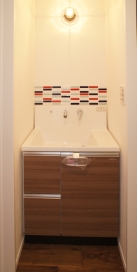 遊び心のある洗面スペース。洗面：タカラ「エリシオ」（TJK2680C)