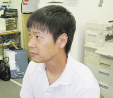 課長　生井　英成