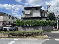 明るい太陽の光あふれる現地。