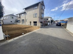広々した5.8ｍの前面道路の現地画像