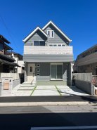 ライトグレーとホワイトで北欧テイストを感じる外観スタイル施工例