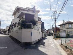 風が抜け、光が届く。角地の伸びやかな住まい