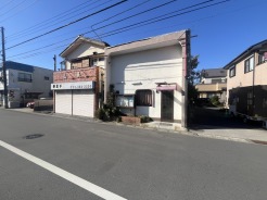 商業施設も近くにあり、便利な現地の様子。