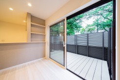 新築完成時の写真です。　ウッドデッキ