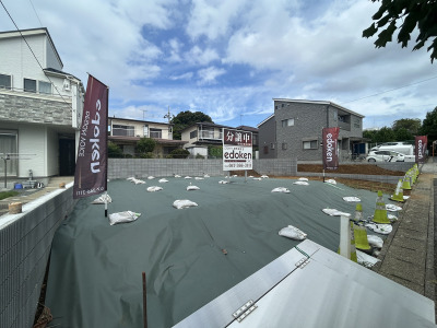 明るい太陽の光あふれる現地画像