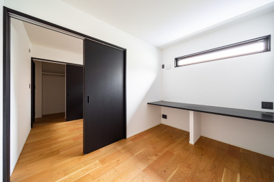 仕事にも趣味にも活躍する、マルチに使える書斎空間施工例。