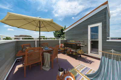 屋上に広がるバルコニーは、心地よい風と陽光に包まれる快適な空間。家族で過ごす時間や趣味、読書やティータイムなど、さまざまな楽しみ方ができます。