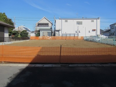 道路と高低差もなく開放感ある現地