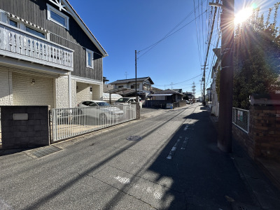 車の通りが少ない前面道路