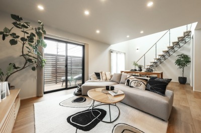 吹抜けリビングの家