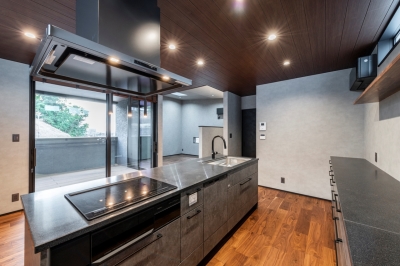 バルコニーに繋がる2階リビングの家