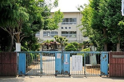 通学されるのに安心な距離の近所にある小学校