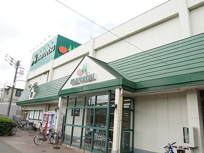 駐車場完備の便利なスーパー