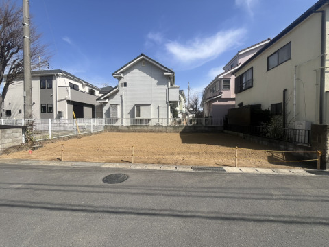 明るい陽射しが降り注ぐ、開放感あふれる現地。