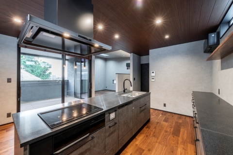 バルコニーに繋がる2階リビングの家