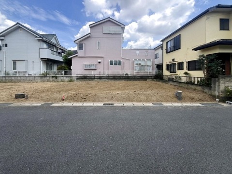 間口11.10ｍ。30坪超の整形地です。