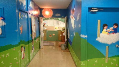 0歳から3歳の乳幼児とその保護者が気軽に集える場所。遊びや交流、友達づくりの場、子育て相談の場として利用できます。