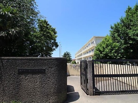 通学されるのにご両親も安心な距離にある近所の中学校