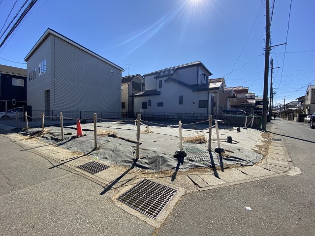 本土寺参道のすぐそば、緑あふれる静寂の中に佇む贅沢なロケーションが魅力♪ 
高台に暮らす安心を享受できる街、松戸市平賀で心安らぐ日々を。

陽光降り注ぐ絶好のロケーションに、限定1区画の開放感あふれる角地が登場！！

