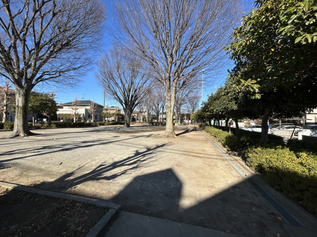 徒歩3分の花之台公園の緑に癒される、心地のよい住環境。
家族で安心して暮らせるロケーションです。
