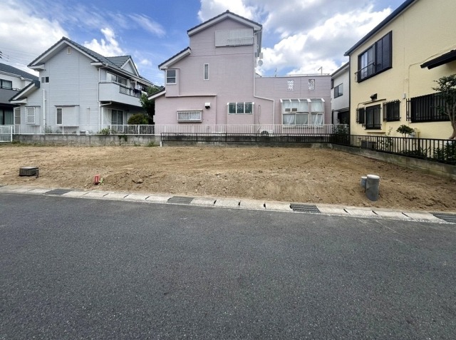 ・土地面積：101.38ｍ2（30.66坪）
・販売区画：1区画
・用途地域：第１種低層住居専用地域
・前面道路：約５ｍ公道