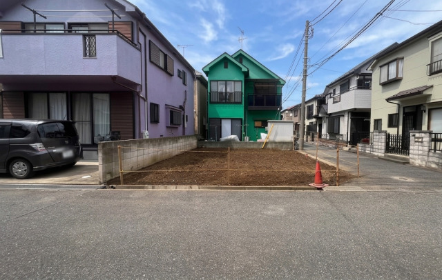 常磐緩行線「馬橋」駅徒歩17分。
公園の潤いと角地の開放感を享受する穏やかな住環境〈松戸市西馬橋〉に、
1区画限定で販売開始。

日々の暮らしにゆとりと心地よさを育む、落ち着いた住環境です。