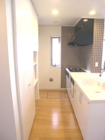 会話が弾む対面キッチン施工例。キッチンで作業しながら、家族の様子を見ることができるので、キッチンに立つのがますます楽しみに♪