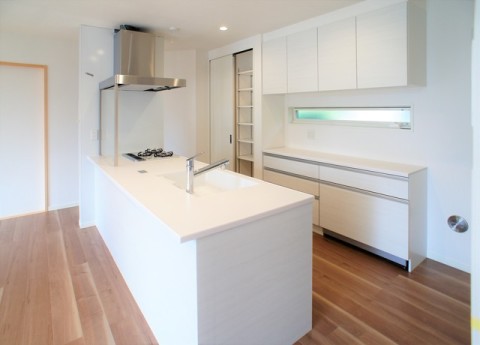 家族の会話が弾む対面キッチン。キッチンで作業しながら、家族の様子を見ることができ、キッチンで作業するのがますます楽しみに♪