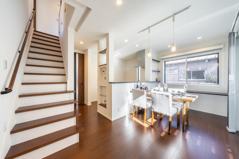 空間を広々と演出してくれる階段です。