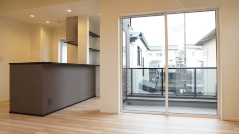 隠れ家バーのようなプライベートカウンター。カウンタースツールを置いて夜空を楽しみながら、ゆったりとお酒を楽しむのもいいですね。