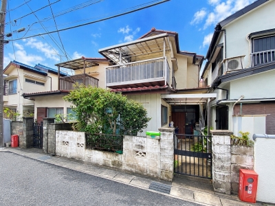 現況古家ありですが、解体更地渡しです。 現況古家ありですが、解体更地渡しです。